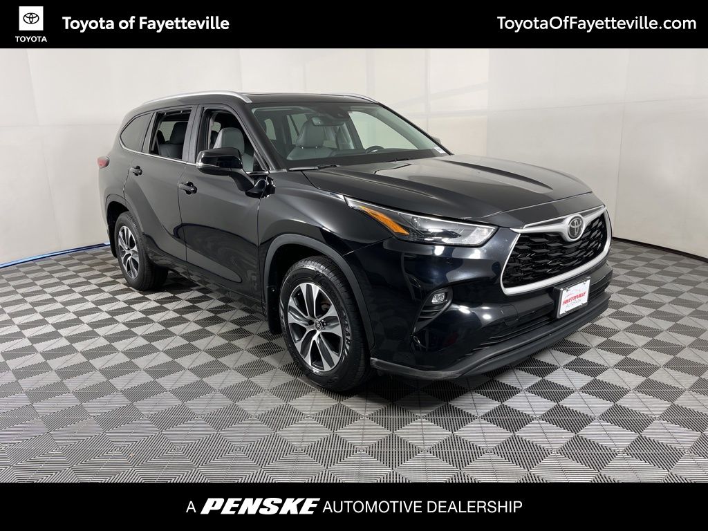 2023 Toyota Highlander XLE 19