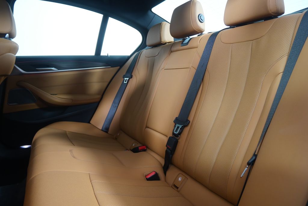 Thumbnail: 2023 BMW 5 Series - 14