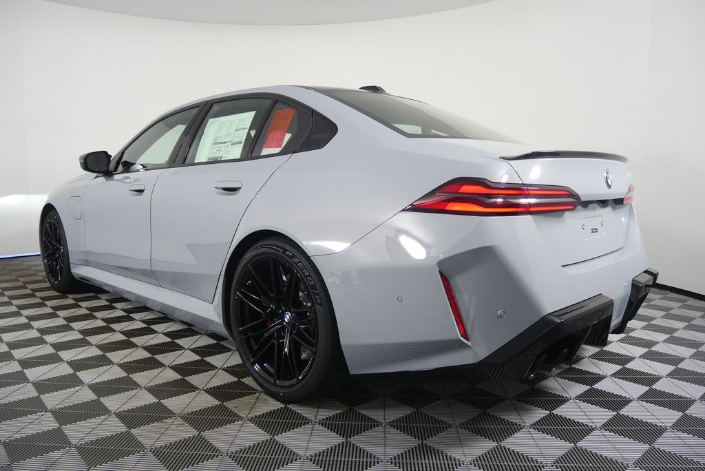 Thumbnail: 2026 BMW M5 - 6