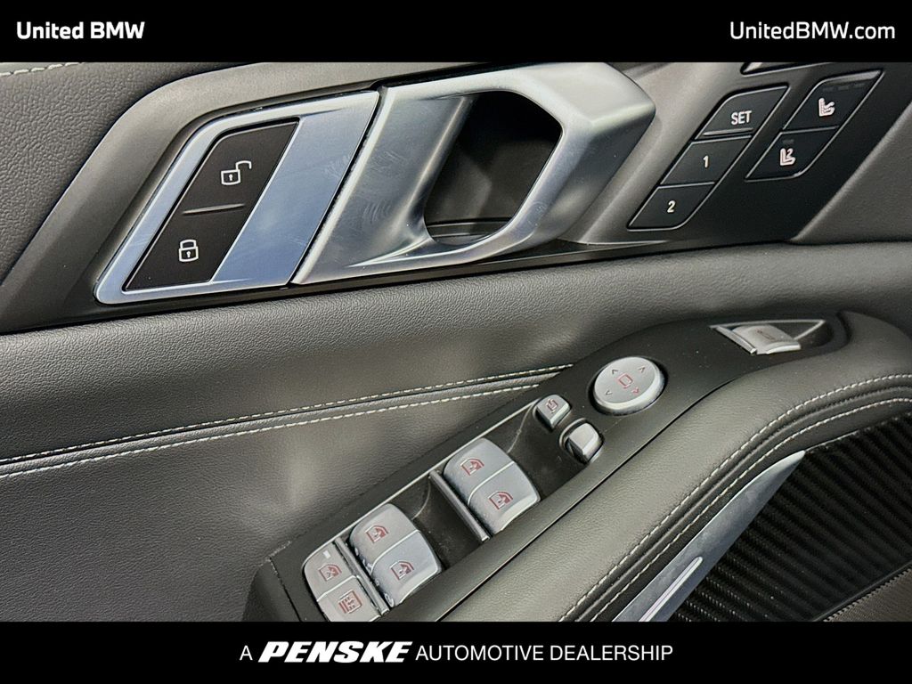 Thumbnail: 2025 BMW X7 - 3