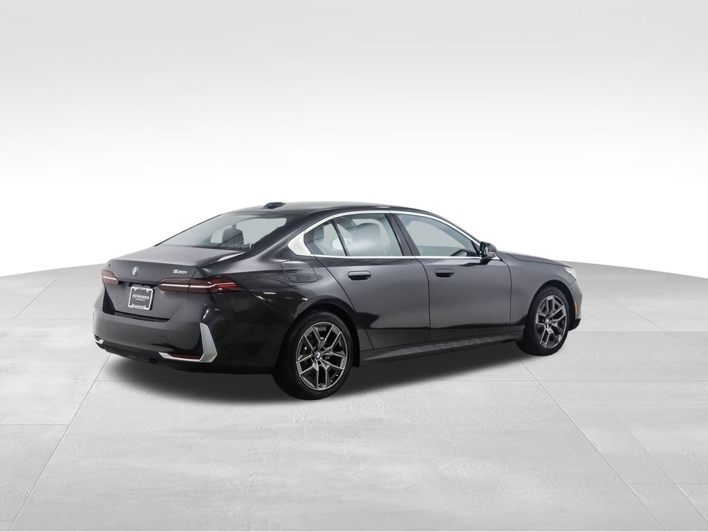 Thumbnail: 2026 BMW 5 Series - 5