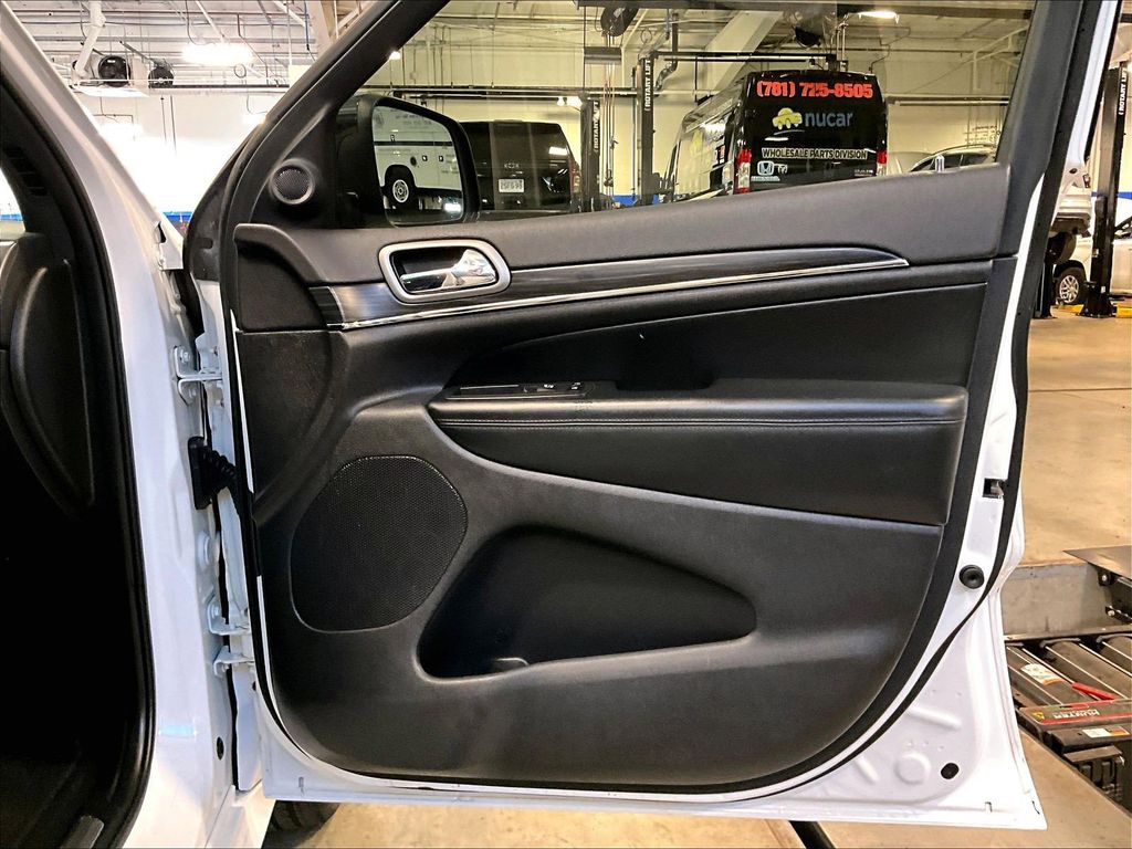 2020 Jeep Grand Cherokee — photo 12