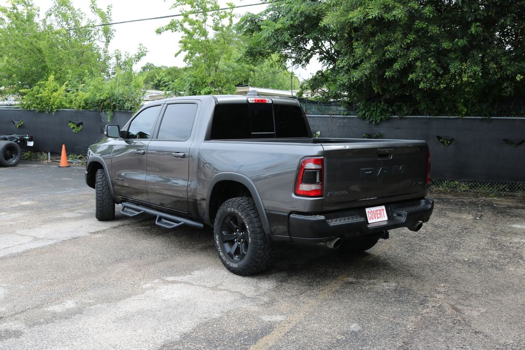 View vehicle photo 3