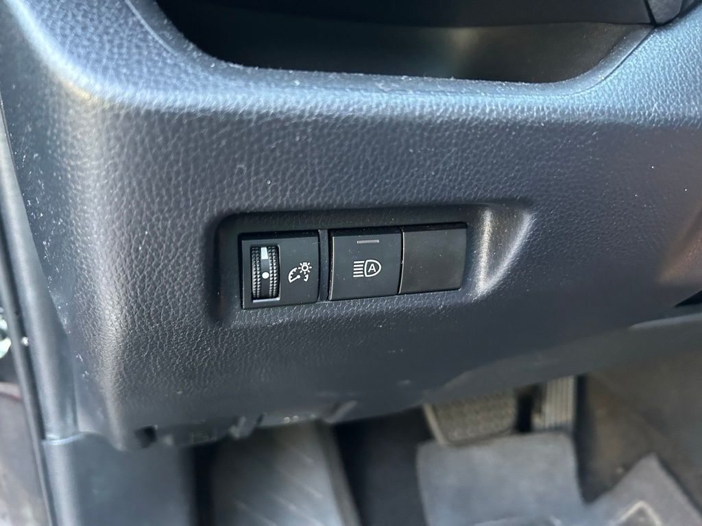 Thumbnail: 2020 Toyota RAV4 - 17