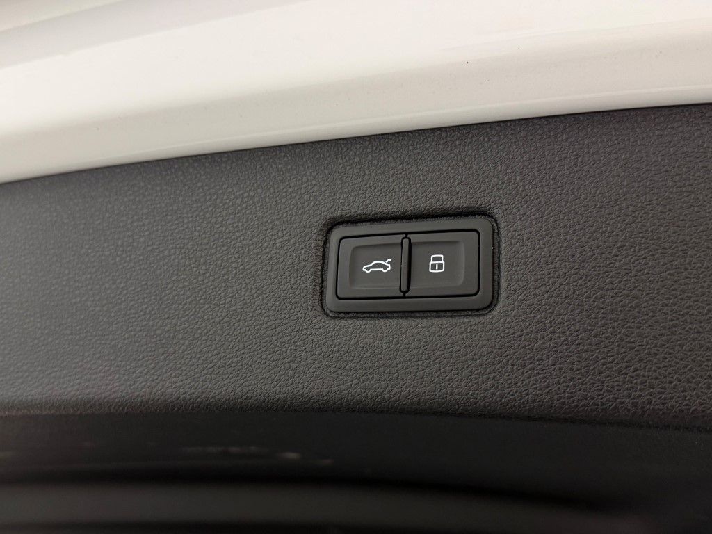 Thumbnail: 2021 Audi Q7 - 26