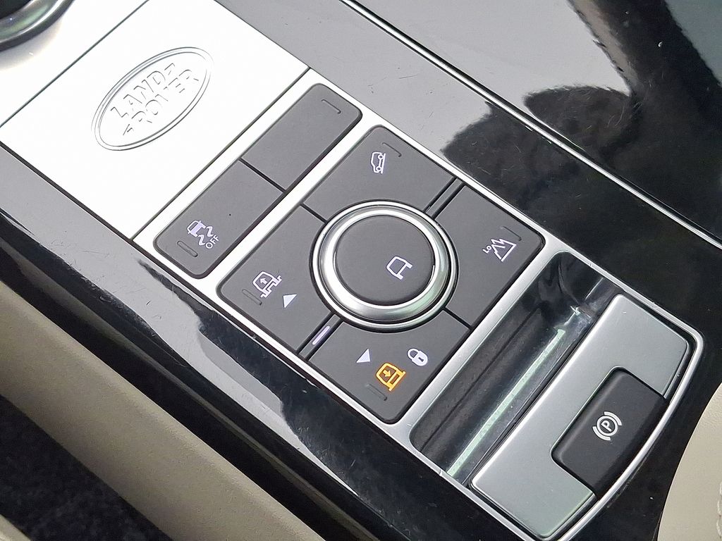 Thumbnail: 2022 Land Rover Range Rover - 28