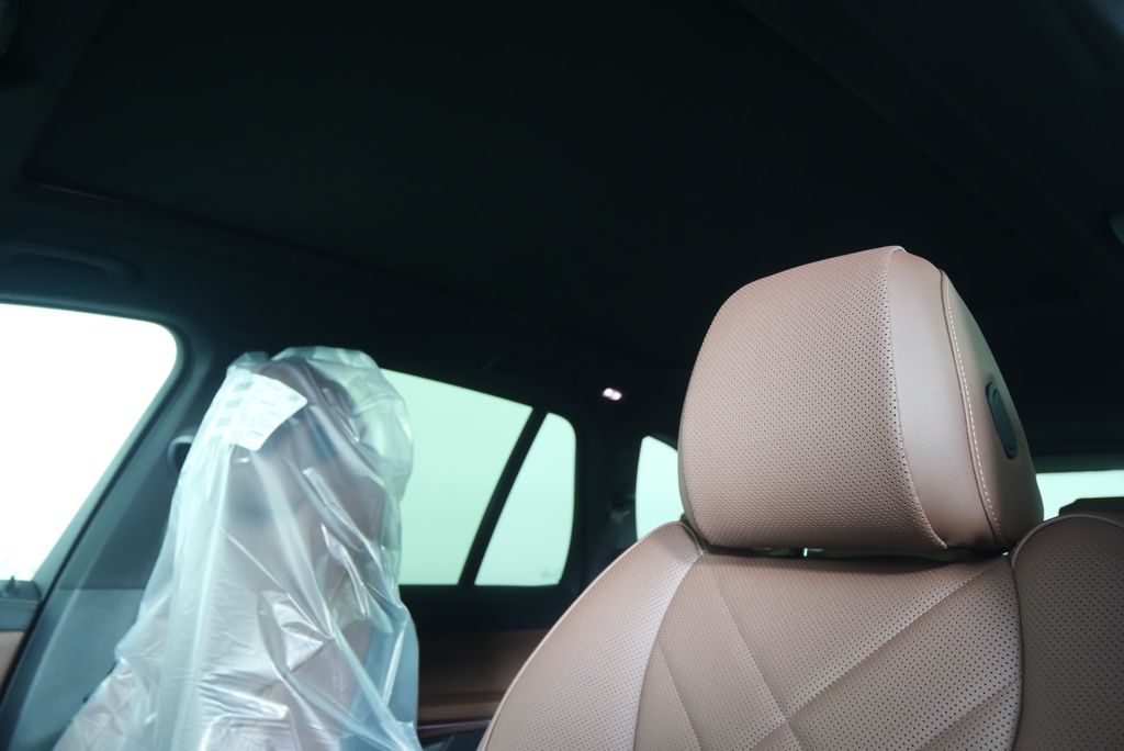 Thumbnail: 2026 BMW X5 - 12