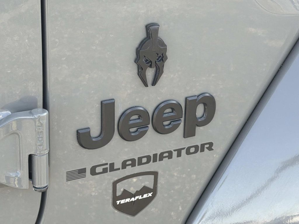 Used 2023 Jeep Gladiator Willys 4D Crew Cab