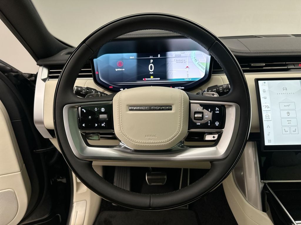2025 Land Rover Range Rover SE 14
