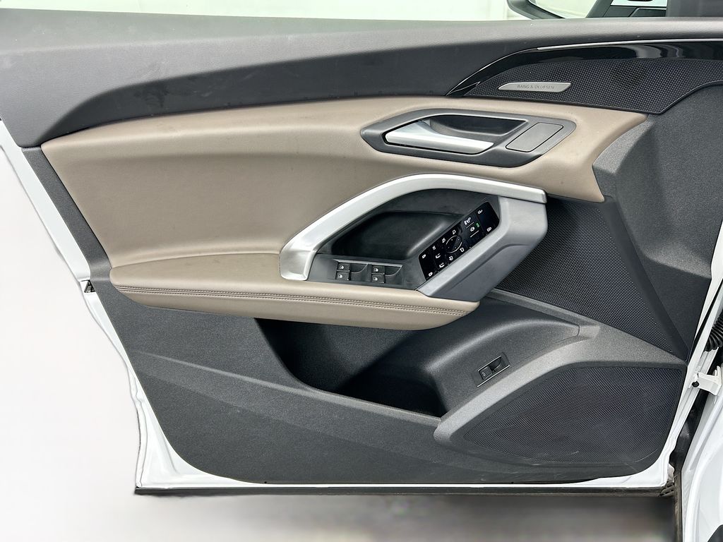 Thumbnail: 2025 Audi Q5 - 23