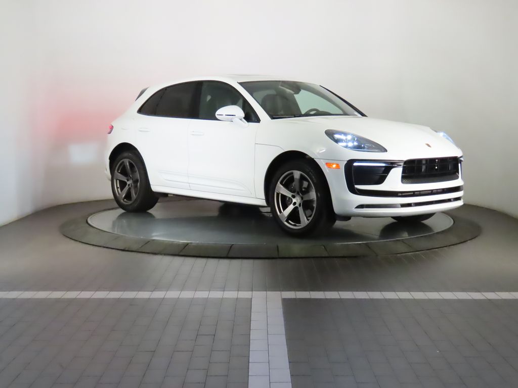 Thumbnail: 2022 Porsche Macan - 9