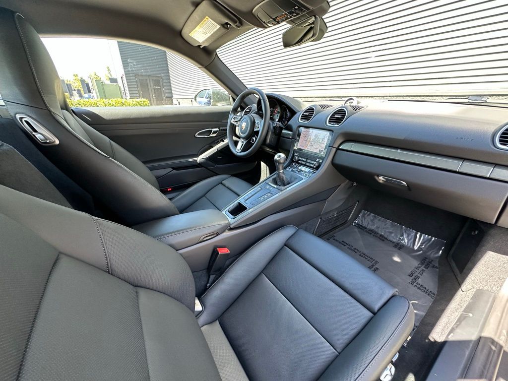 Thumbnail: 2025 Porsche 718 Cayman - 32