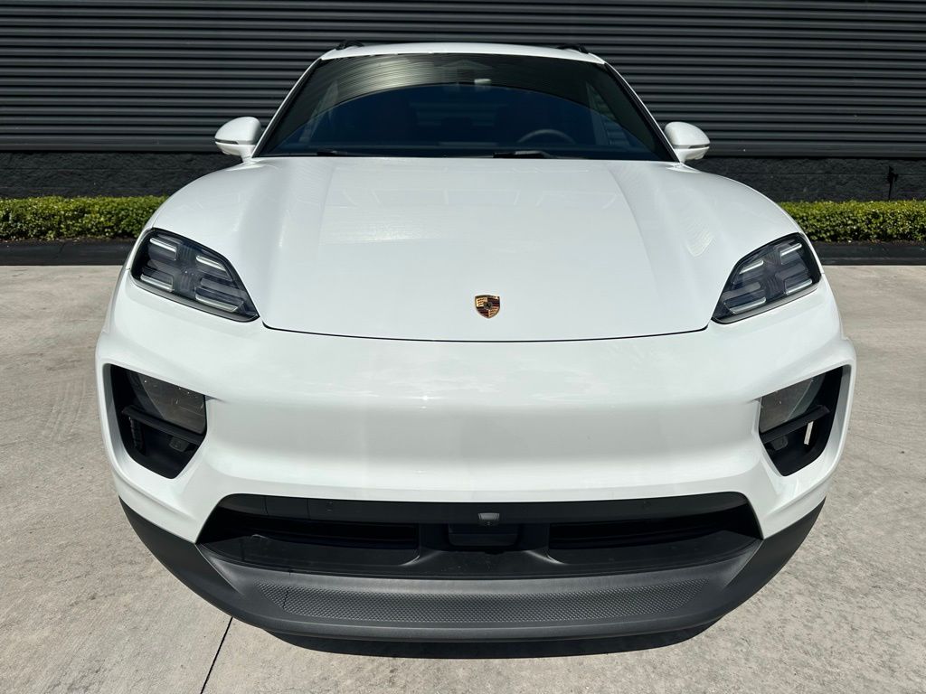 Thumbnail: 2026 Porsche Macan - 8