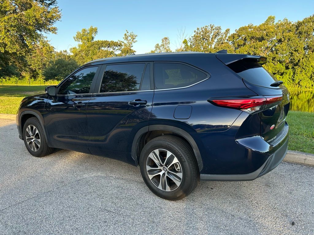 Thumbnail: 2023 Toyota Highlander - 3