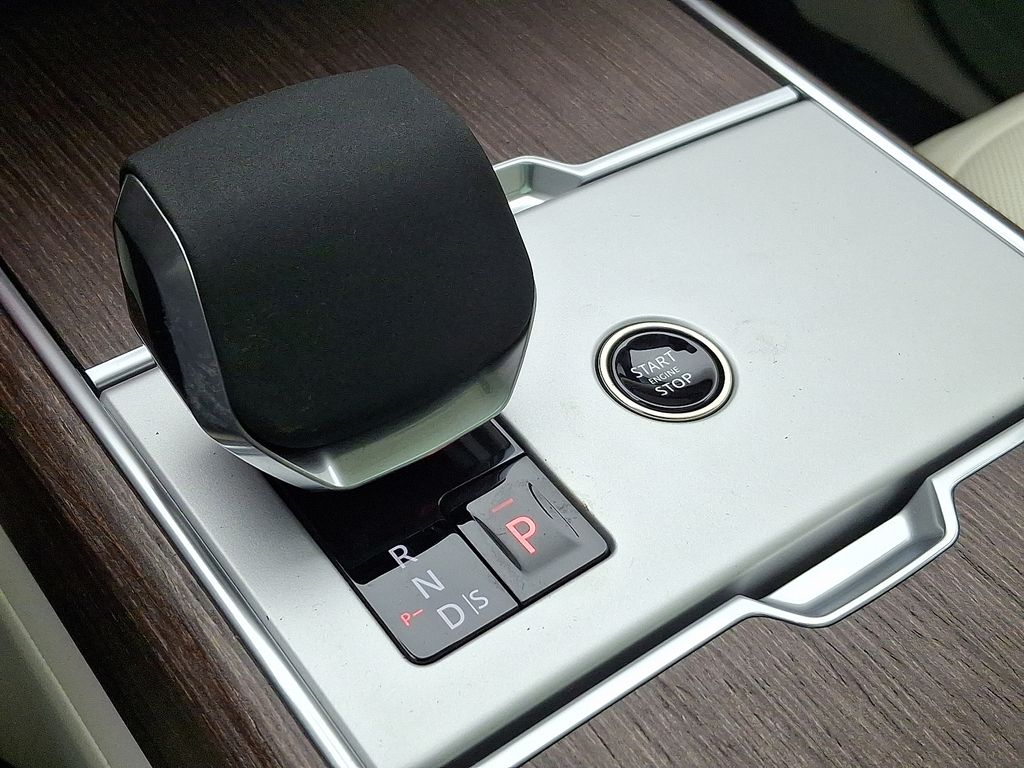 Thumbnail: 2026 Land Rover Range Rover - 13