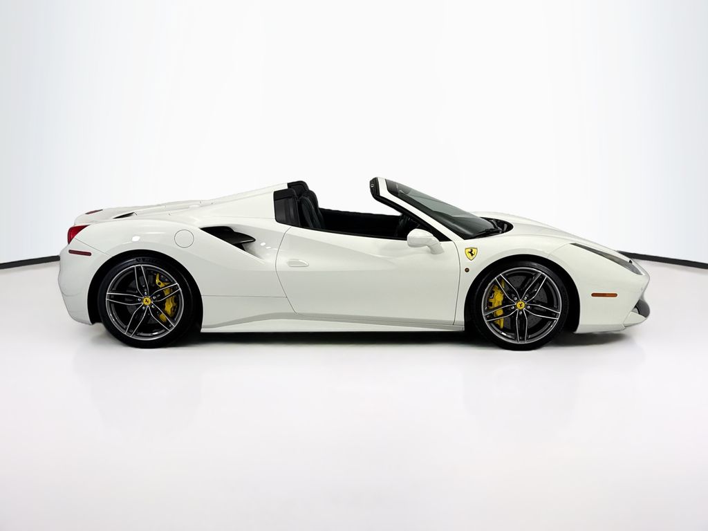 Thumbnail: 2018 Ferrari 488 - 4