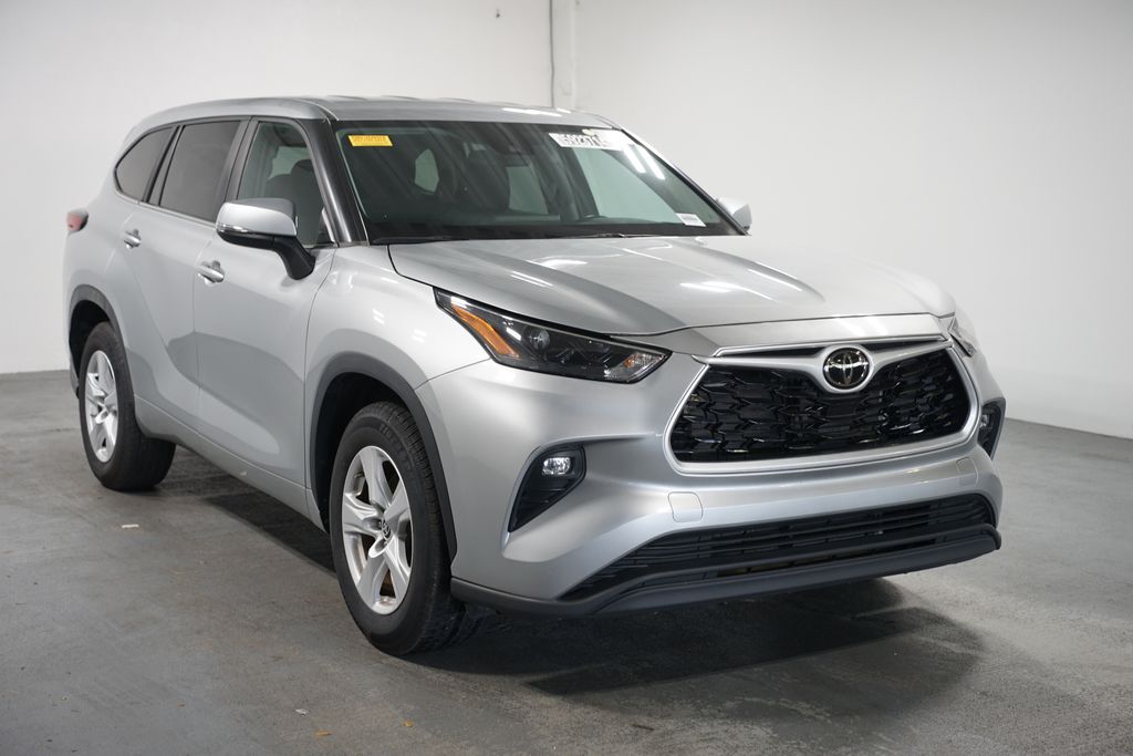 Thumbnail: 2023 Toyota Highlander - 3
