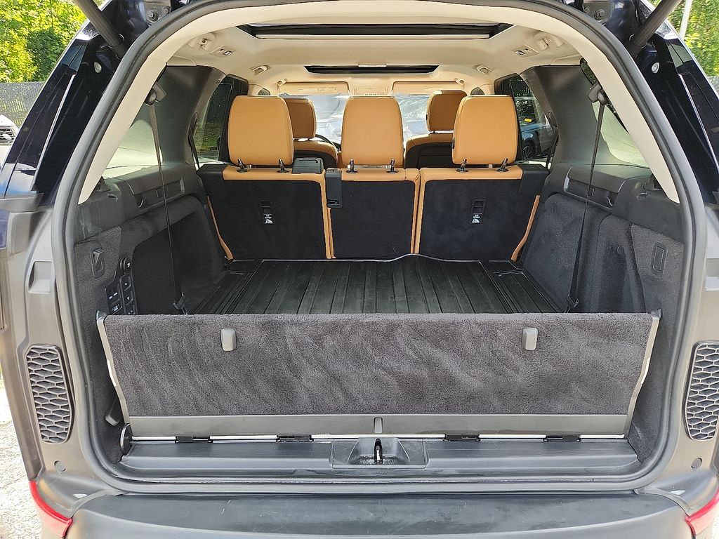 Thumbnail: 2020 Land Rover Discovery - 30