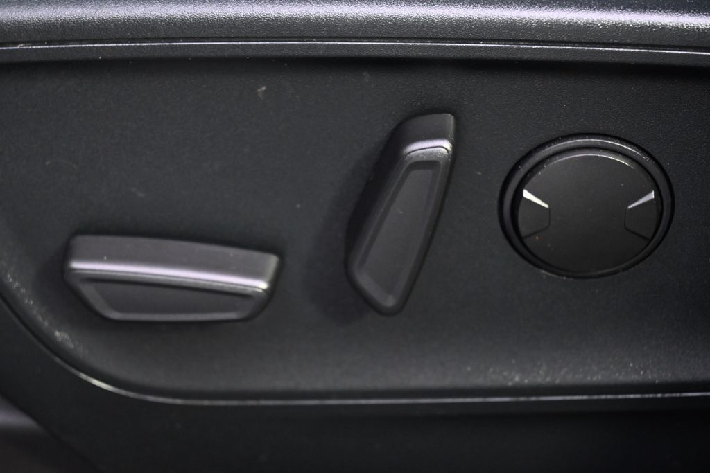 Used 2020 Black Ford SEL image 13