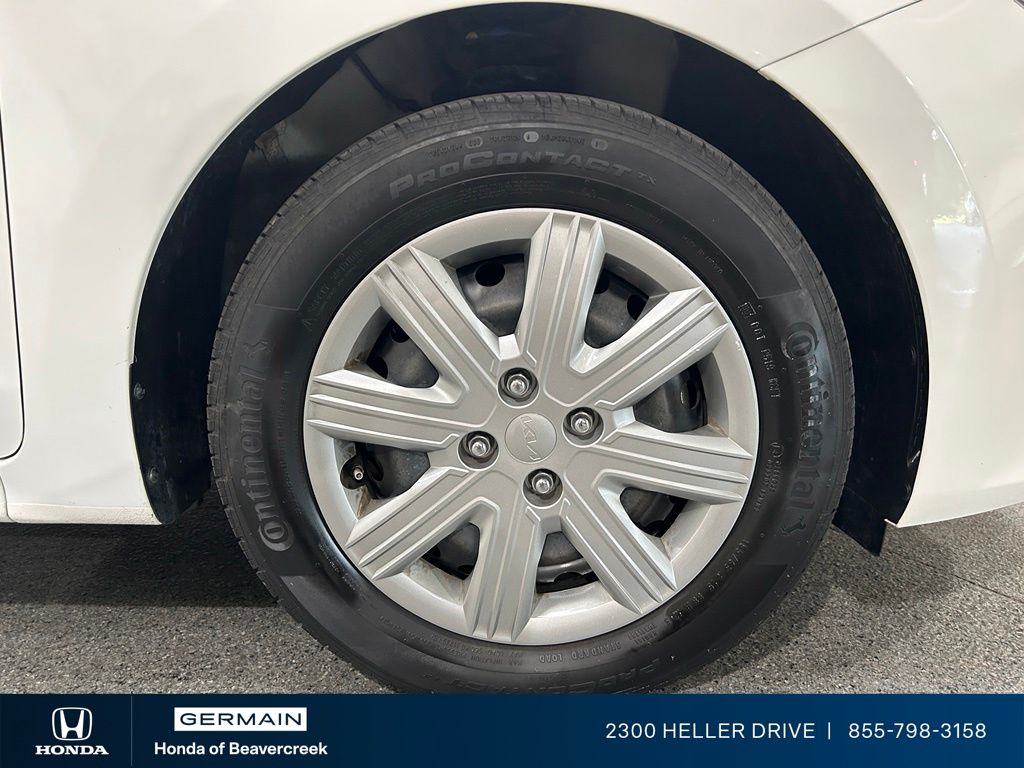 Used 2023 White Kia S image 12