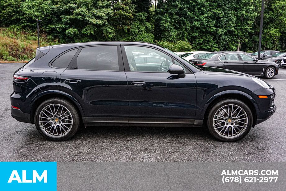 2023 Porsche Cayenne Platinum Edition photo 3