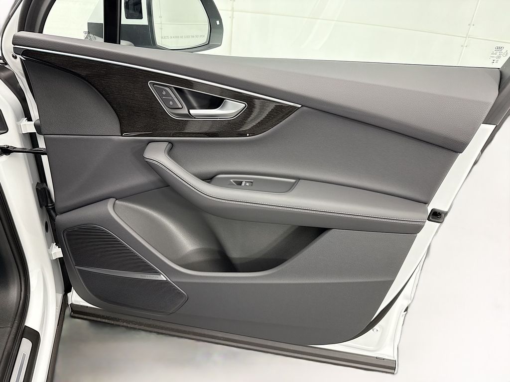 Thumbnail: 2026 Audi Q7 - 26