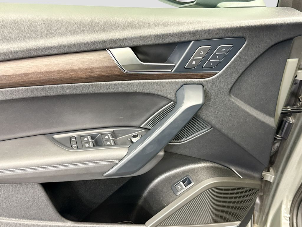 Thumbnail: 2023 Audi Q5 - 22