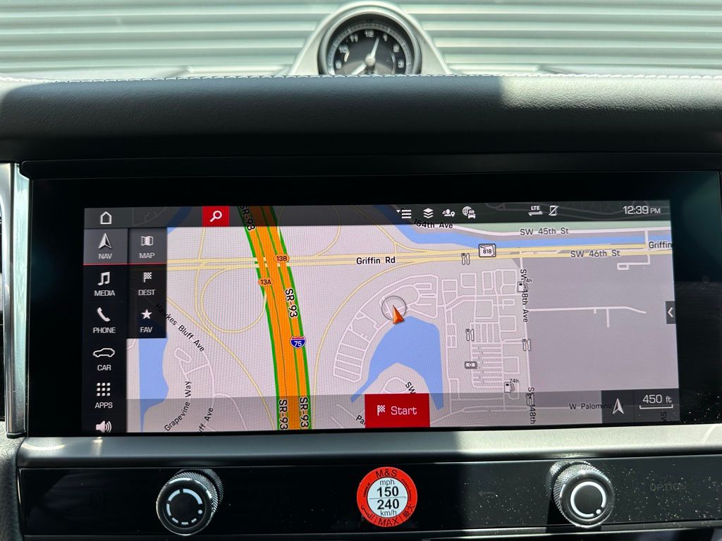 2025 Porsche Macan  23
