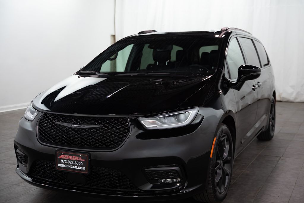 View vehicle photo 4