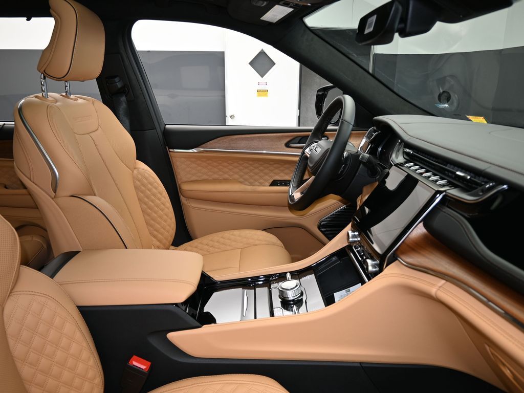 New 2025 Silver Zynith Jeep Summit image 49