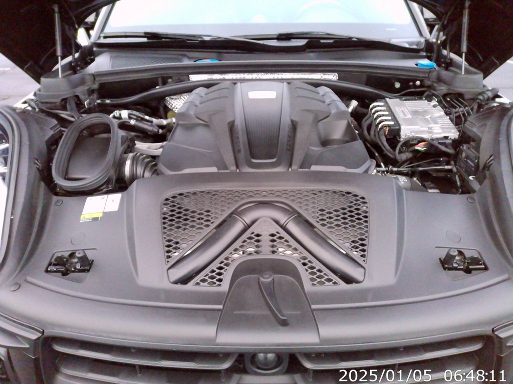 Thumbnail: 2023 Porsche Macan - 10