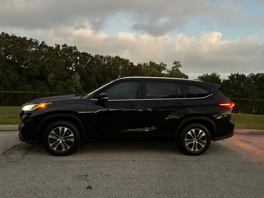 Thumbnail: 2023 Toyota Highlander - 2