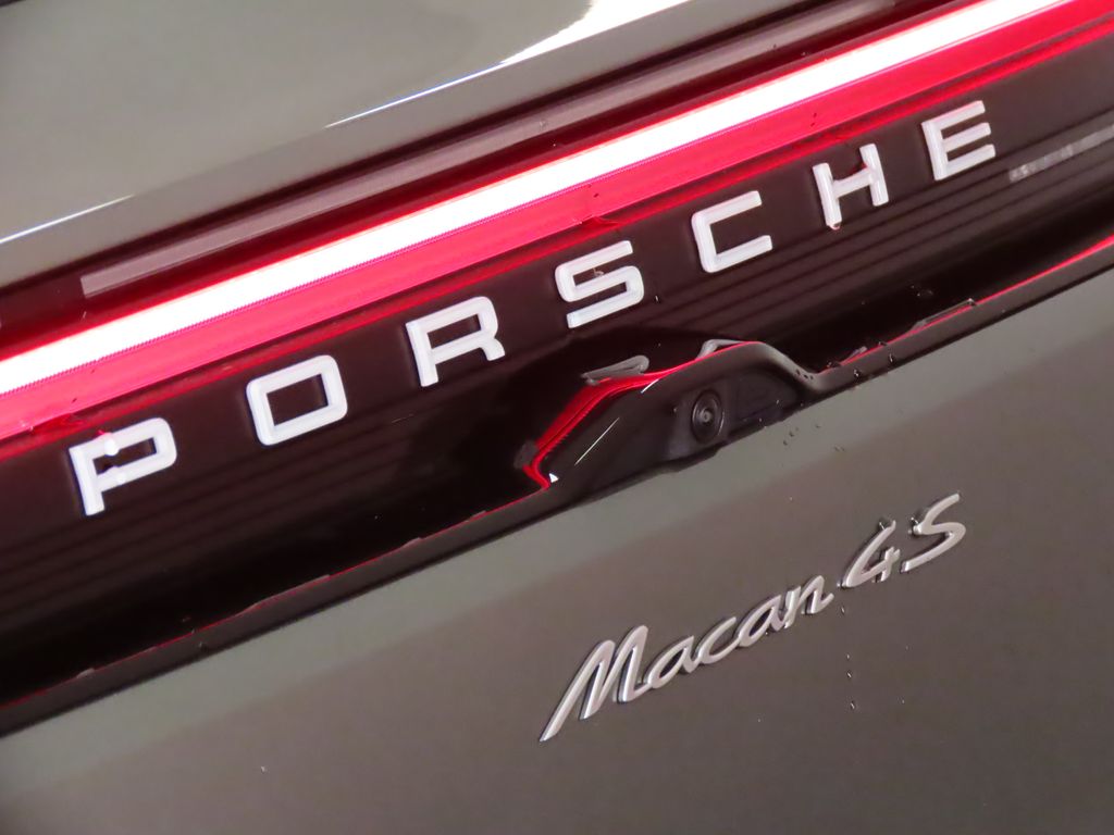 Thumbnail: 2025 Porsche Macan - 12