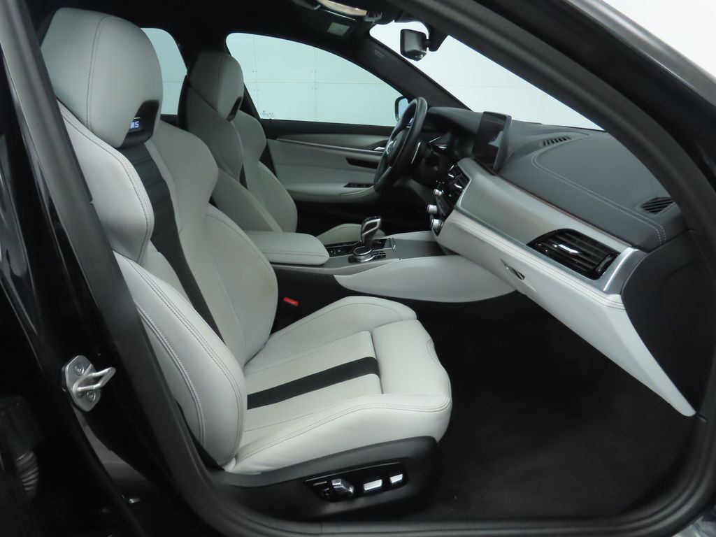 Thumbnail: 2022 BMW M5 - 21
