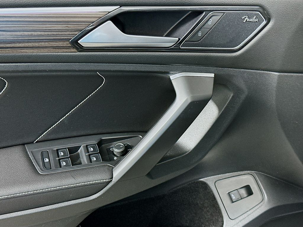 Thumbnail: 2022 Volkswagen Tiguan - 18