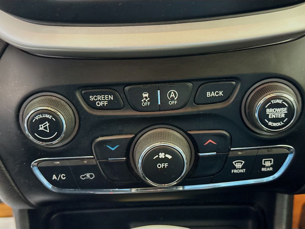 Used Car 2018 Jeep Cherokee  Latitude Plus For Sale Under $10,000 In Austin, Texas