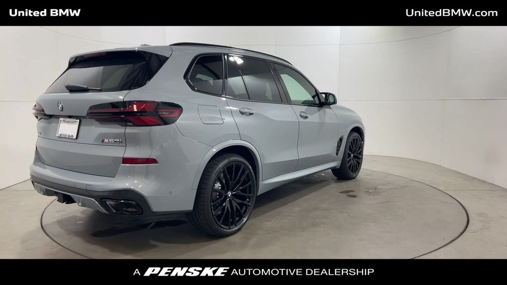 2025 BMW X5 M60i 8