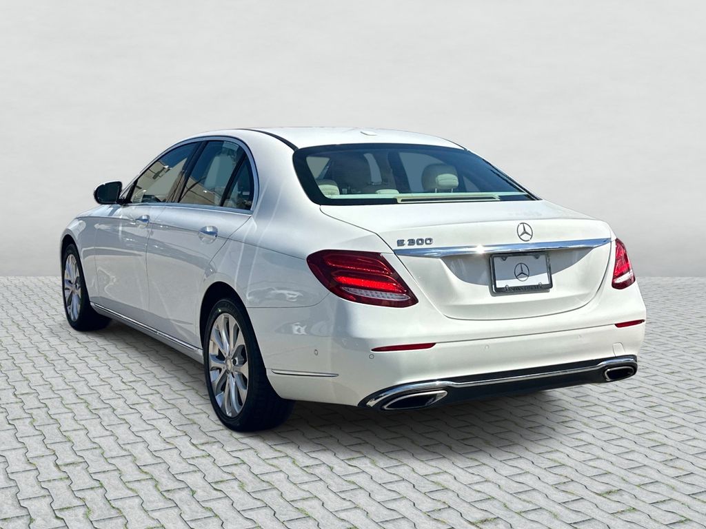 Thumbnail: 2017 Mercedes-Benz E-Class - 7