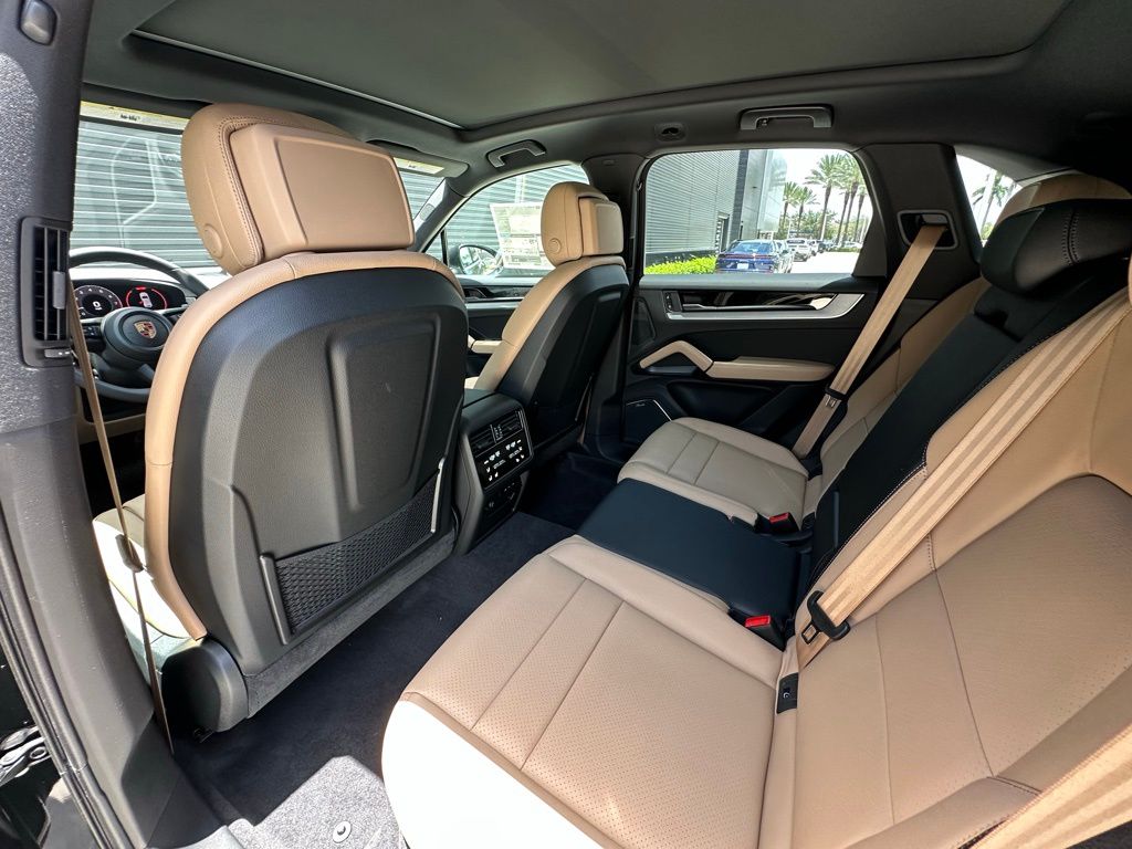 Thumbnail: 2025 Porsche Cayenne - 32