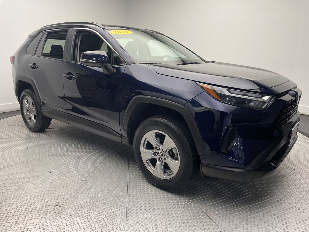 2023 Toyota RAV4 XLE 3