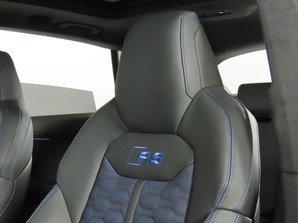 Thumbnail: 2026 Audi RS Q8 - 31