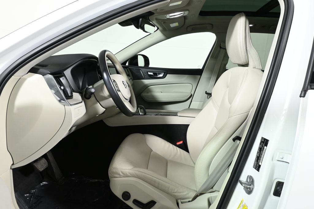 Thumbnail: 2023 Volvo XC60 - 3