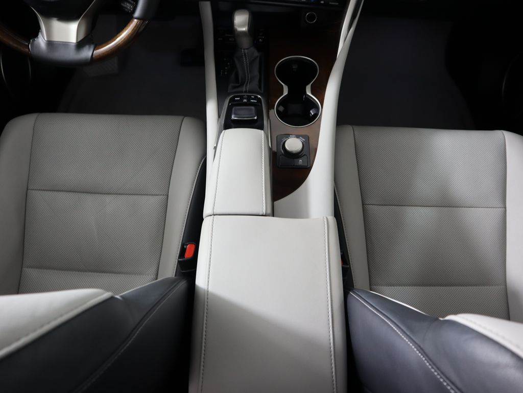 Thumbnail: 2017 Lexus RX - 18