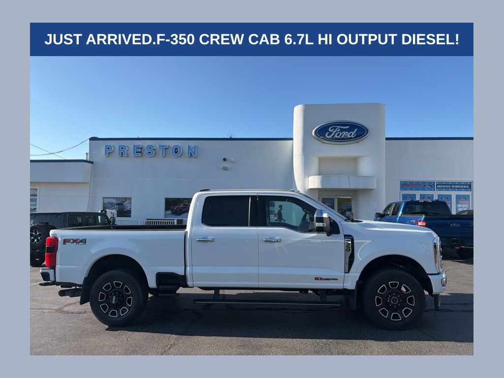 Star White Metallic Tri-Coat 2023 Ford F-350 Super Duty Platinum Crew Cab 4WD Pickup Truck Four-Wheel Drive Automatic