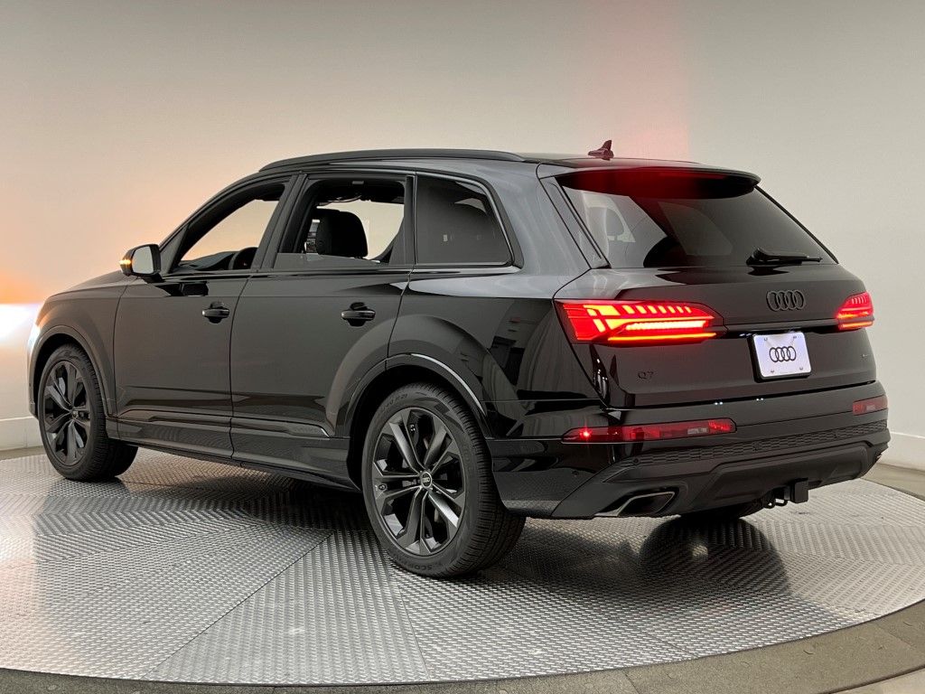 Thumbnail: 2026 Audi Q7 - 4