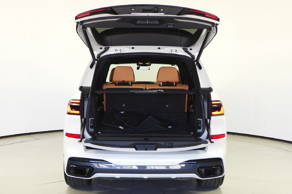 Thumbnail: 2024 BMW X7 - 10
