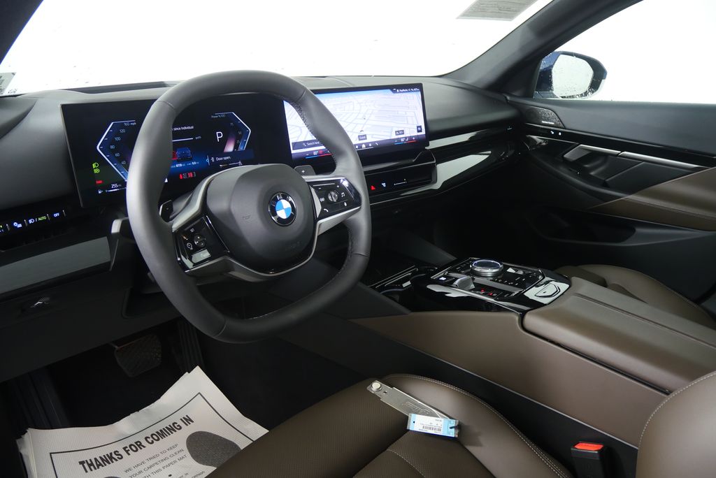 Thumbnail: 2025 BMW 5 Series - 12