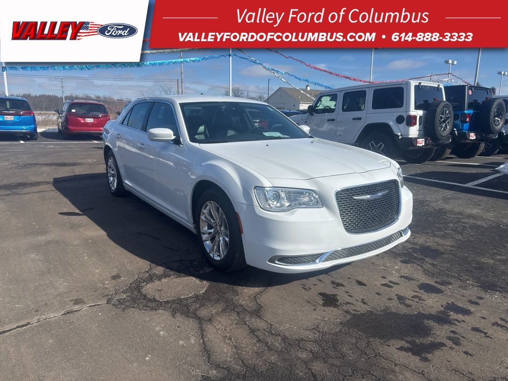 Bright White Clearcoat 2020 Chrysler 300 Touring RWD Sedan Rear-Wheel Drive 8-Speed Automatic