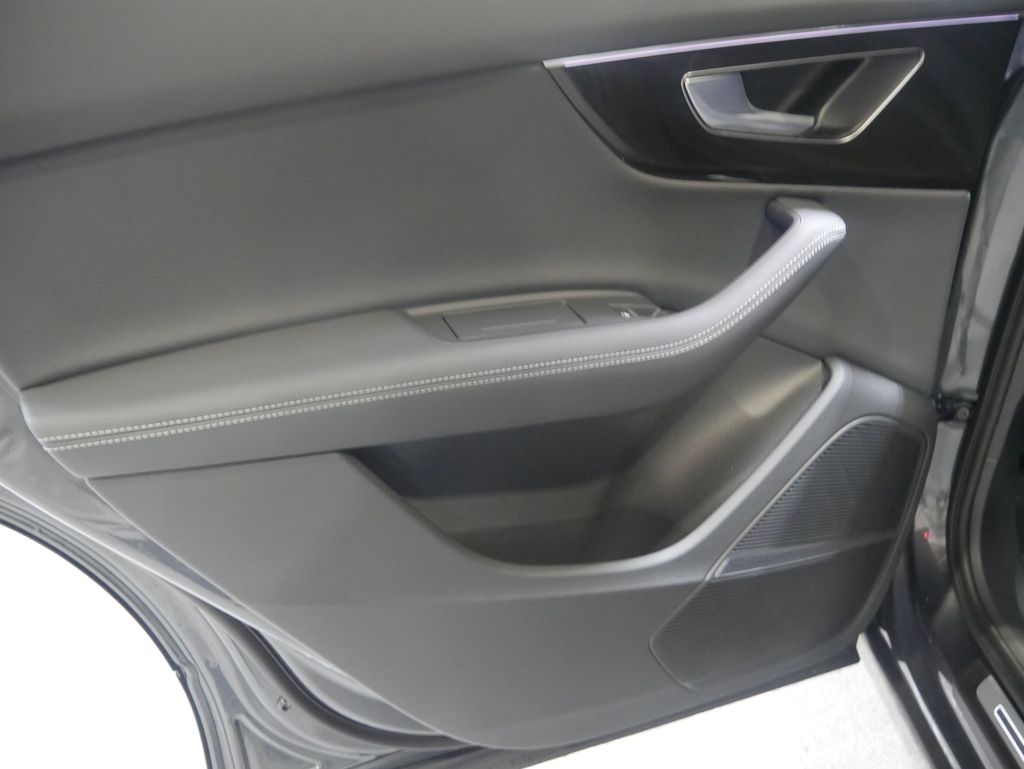 Thumbnail: 2026 Audi Q7 - 16