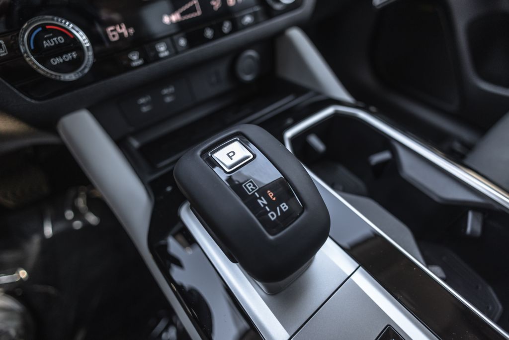 2026 Mitsubishi Outlander PHEV SE thumbnail 15